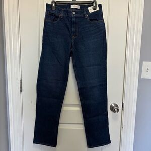 NWT A&F Mid Rise 90s Straight Jean 28R